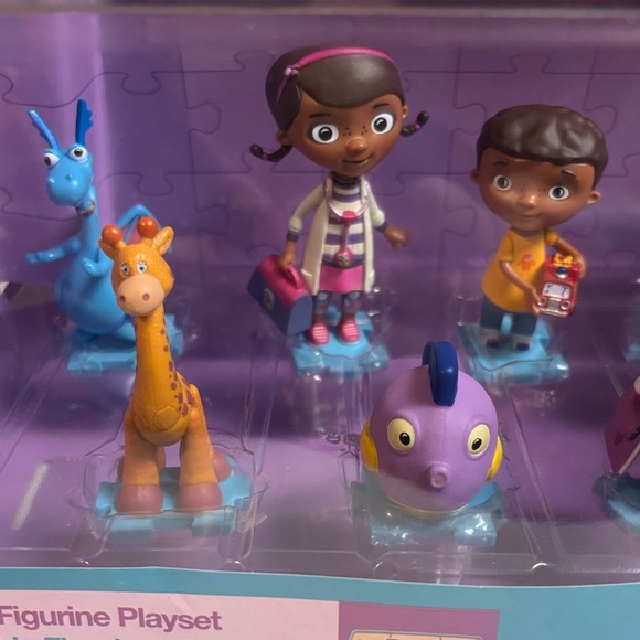 Disney Doc McStuffins Toy Hospital Figurine Set - Picture 2 of 5
